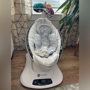 4moms Mamaroo with infant insert